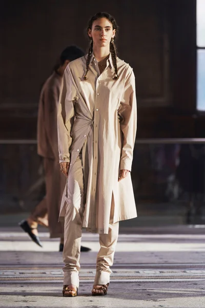Look 15